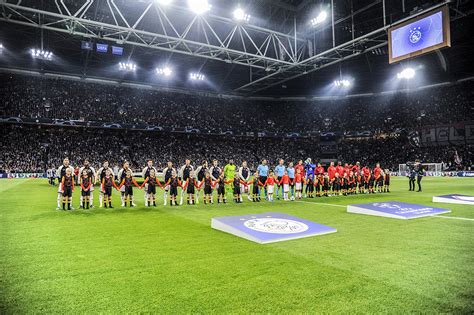 Dat meldt het algemeen dagblad. Een diepe duik in de jaarcijfers van Ajax, Feyenoord en ...