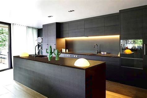 Temukan beragam ide desain dapur minimalis terbaru disini: 30 Desain Dapur Keren untuk Rumah Minimalis Anda
