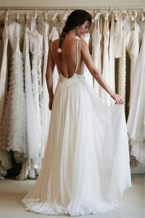 Pretty Wedding Dresses With A Low Back For Sensual Bridal