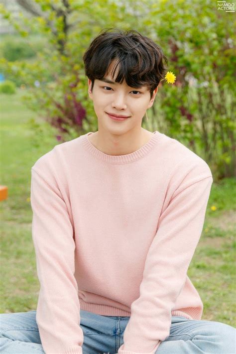 The Cute Actor That You Wish Was Your Neighbor Kpopmap Celebridades Coreanas Garotos