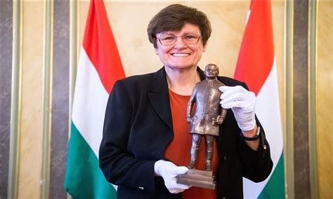 Karikó Katalin megkapta a legrangosabb magyar egészségügyi kitüntetést ...