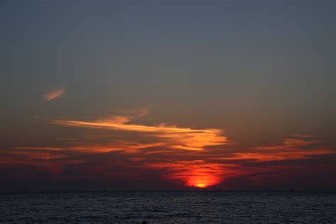 图片素材 海滩 滨 海洋 地平线 云 太阳 日出 日落 早上 黎明 黄昏 晚间 暮 岛 辉光 余辉 红色