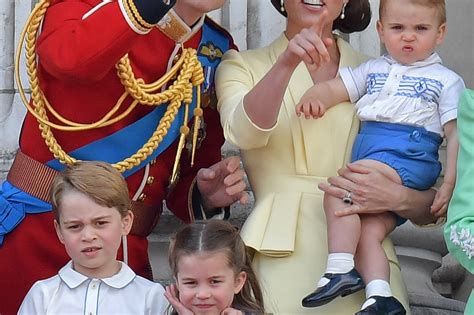Famille Royale Kate Et William D Voilent De Nouvelles Photos De Leurs