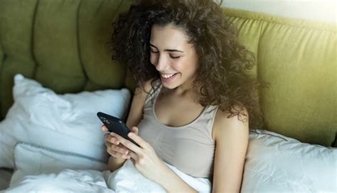 48 Tinder Conversation Starters And Secrets To Get Them Itching To Respond