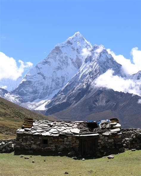 One Of The Coolest Mountains In The World Ama Dablam 6812m