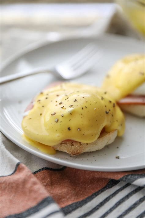 Classic Eggs Benedict With Hollandaise Sauce Laurens Latest