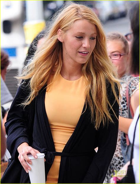Selfies, auf denen sie ungeschminkt. Blake Lively & Leighton Meester: Gossip Gals in NYC ...