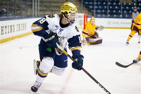Notre Dame Hockey Irish Take First Game In The Series 5 4 One Foot Down