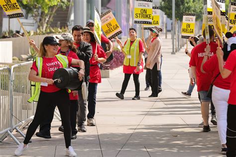 Ihg Hotel Workers Launch Strike In Los Angeles Right Before July 4