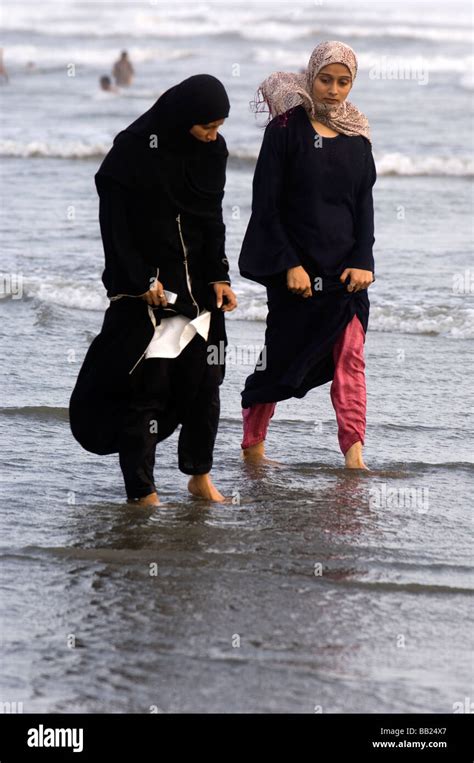 Pakistani Women In The Sea On Clifton Beach Karachi Pakistan Stock