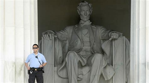 Washington S Lincoln Memorial Vandalized