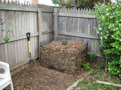 Browse this list and find 45 simple and begin composting today with these ingenious diy compost bins from simple to slightly complex! Shepherd's Composting Bin. | Compost, Backyard garden ...