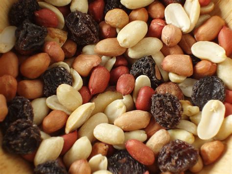 Snack On Nuts To Lose Weight Nutty Snacks Tip The Balance Naturally