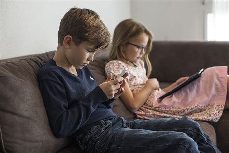 Smartphones And Tablets Im Alltag Allgegenwärtig Jugend Und Medien