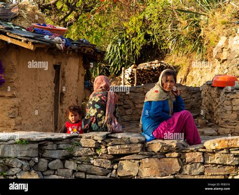 Indian Womans At The Remote Tulla Kote Village On The Tallas Des Area Kumaon Hills Uttarakhand