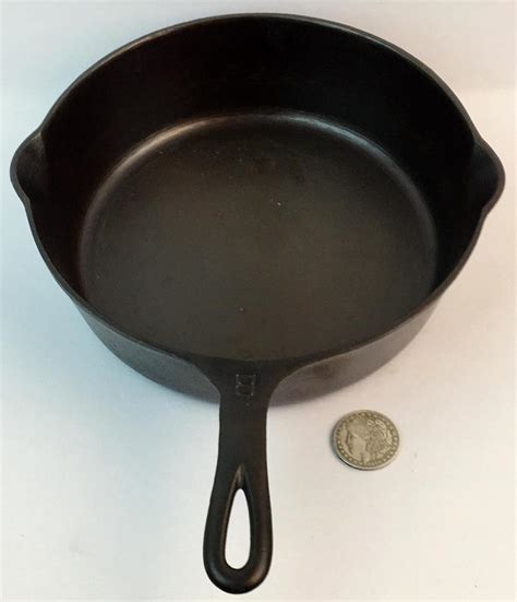 Lot Antique Griswold No 8 Cast Iron Skillet Or Chicken Pan 777 W