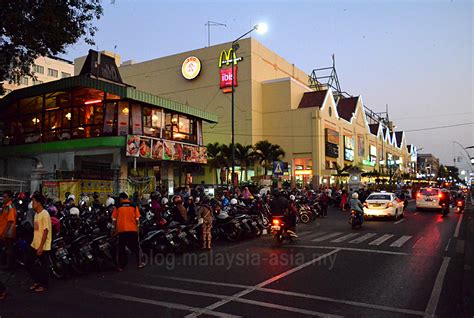 Jalan Malioboro Street Shopping In Jogjakarta