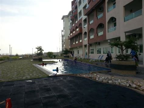 Verblijf in lumut bij dit met 3 sterren beoordeelde hotel bij het strand. View from outside - swimming pool - Picture of Marina ...