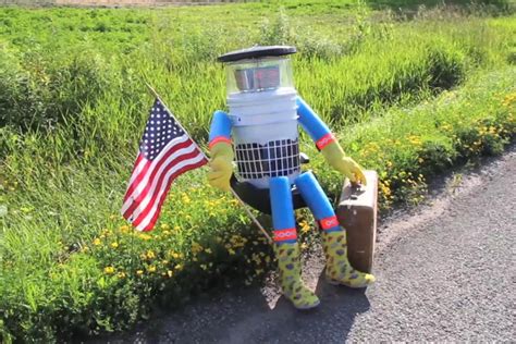 Hitchbot Meets Its End In Philadelphia