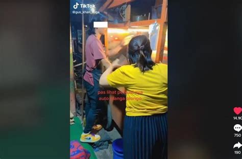 Melongo Lihat Sepatu Mahal Penjual Telur Gulung Ini Netizen Kece Badai