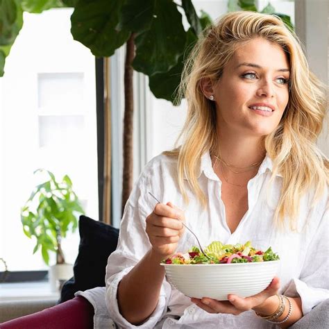 Daphne Oz Shares 3 Recipes That Are Whole30 And Delicious Daphne Oz Delicious Recipes