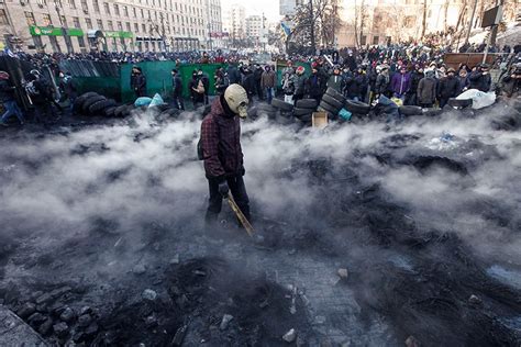 War And Peace In Kiev 23 Photos Of A Single Day In Ukraines Protests The Washington Post