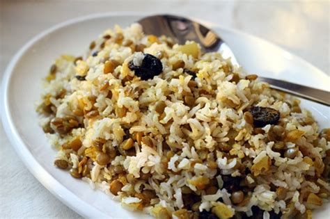 Brown basmati rice pilaf with currants, barberries and almondstin and thyme. Adas Polo (Persian Lentil and Raisin Rice)