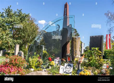 Grab Des österreichischen Musiker Falco Auf Dem Wiener Zentralfriedhof