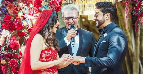 Farhan Akhtar Shibani Dandekar Share Official Wedding Pictures Put