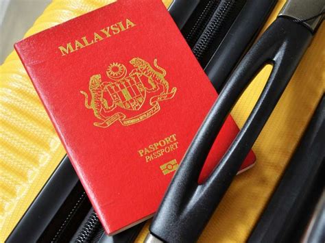In fact, they can select the branch where they wish to pick their passport from as well as the mode of payment either via debit or credit card. Renew Passport Malaysia Online (Cara Perbaharui Pasport ...