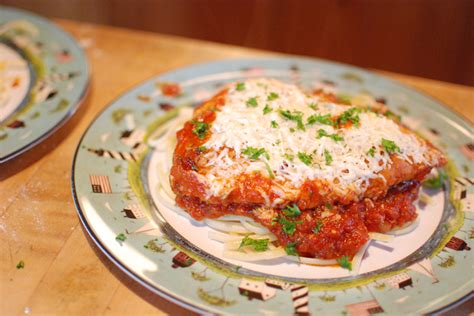 There's a reason boneless chicken breast recipes are in everyone's dinner arsenal. Whip up something new: Pioneer Woman's Chicken Parmigiana