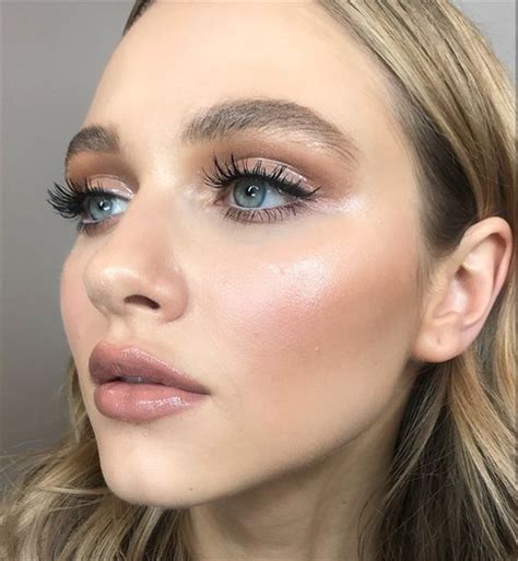 50 Pretty And Fresh Makup Looks For You To Start Your Year 2020 Cute Hostess For Modern Women