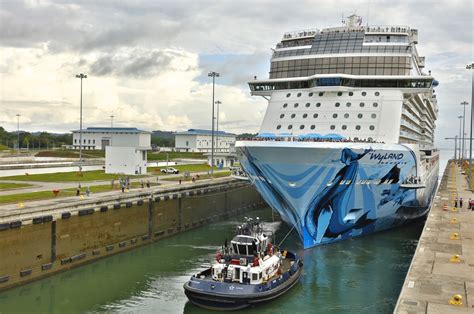 Picture This The Largest Cruise Ship Ever To Transit The Panama Canal
