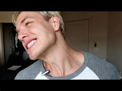 Exercises can help you sculpt your jaw and make you look younger. EXERCISES and POSTURE for a DEFINED CHIN and JAWLINE - YouTube