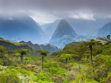 It stands at an altitude of 350m (1200ft) above the mean sea level. BEST OF LA REUNION | 8-daagse langs de hoogtepunten van La ...