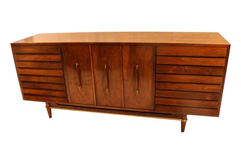 Features a rectangle top, raised over four tapered legs. Mid Century Modern American of Martinsville Dania ...