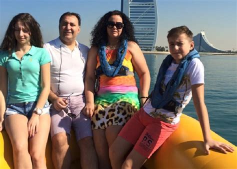 Vali vijelie a mărturisit că îşi iubeşte toţi copiii, dar are o slăbiciune aparte pentru fata lui. Da, ea e soția lui Vali Vijelie! Toată lumea îl știe, dar ...