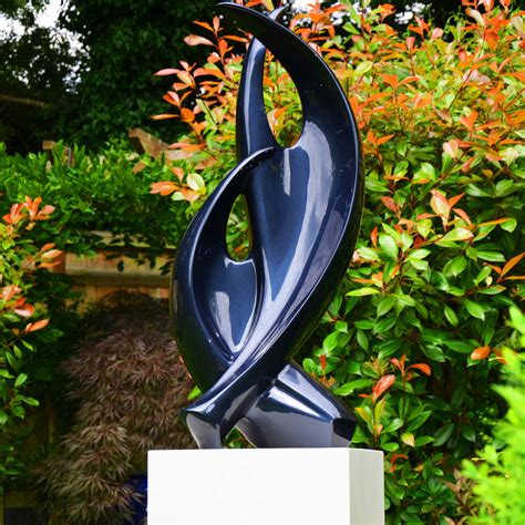 6 gorgeous garden statues