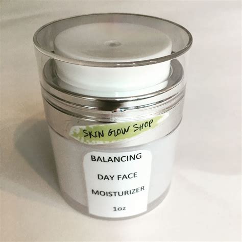 The simple oil balancing moisturiser is formulated with vitamin e and b5, which helps to provide essential nutrients for your skin. Balancing Day Face Moisturizer | Brightening moisturizer ...