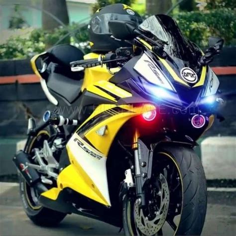 Yamaha r15 v3 pictures page is decorated with several bikes pictures of engine, tyre, speedo meter, full picture etc. R15 V3 Images : 2019 Yamaha Yzf R15 V3 0 With New Colours ...