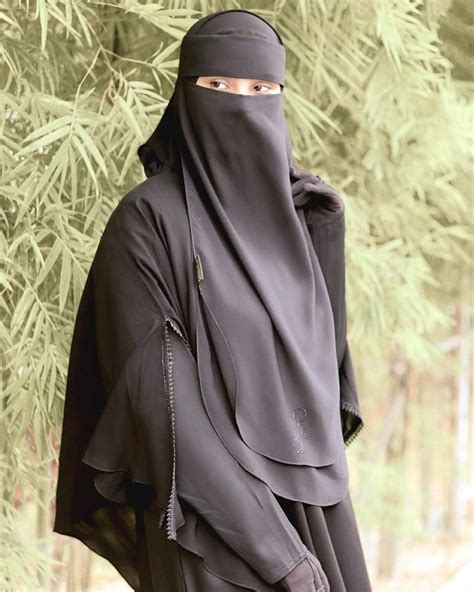 Pin By Alexa June On Elegant Muslimah Fashion Beautiful Hijab Fashion