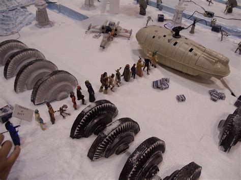 Hey, i present you my first diorama the battle of hoth assault on echo base. Star Wars Celebration V - Hoth Echo Base Battle diorama ...