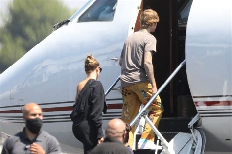 Hailey Bieber And Justin Bieber Boarding A Private Jet In La 08282020 • Celebmafia