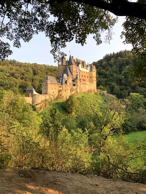 Wandern Zur Burg Eltz Am Romantischen Elzbach Entlang Von Der