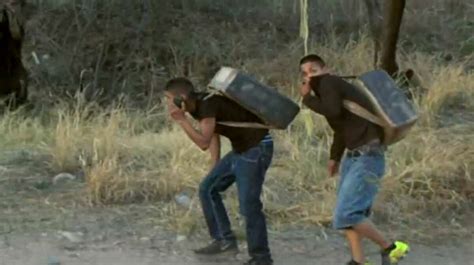 Video Shows Suspected Drug Smugglers Climbing Us Mexico Border Fence