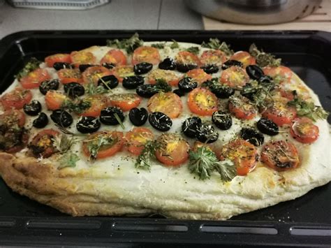 Focaccia Bread With Cherry Tomatoes And Olives Finance Geek