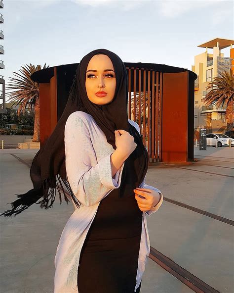 Arab Hijab Big Booty Babe Muslim Chick Photo
