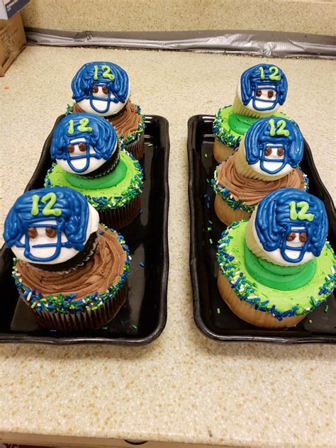 Seahawks Helmet Cupcakes Desserts Food Tailgate Desserts Cupcake Cakes Deserts Essen Postres