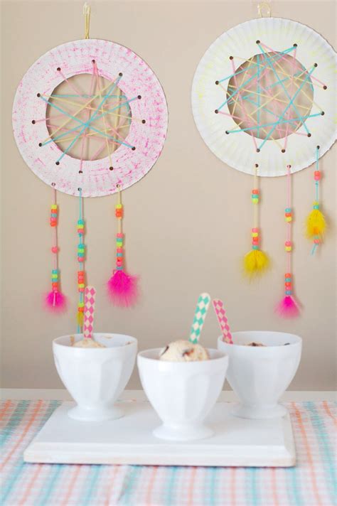 We've got almost every holiday covered with so many easy craft ideas! Dream Catcher Craft for Kids - Food Lovin Family