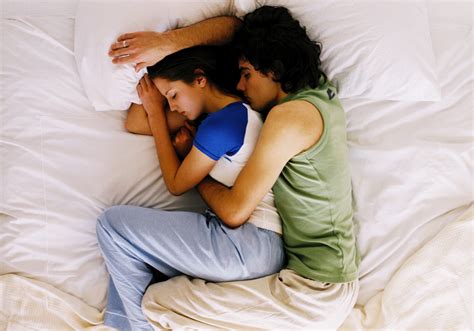 Dormir De Conchinha Com Alguém Que Amamos é Uma Das Melhores Sensações Do Mundo Café Com Poemas